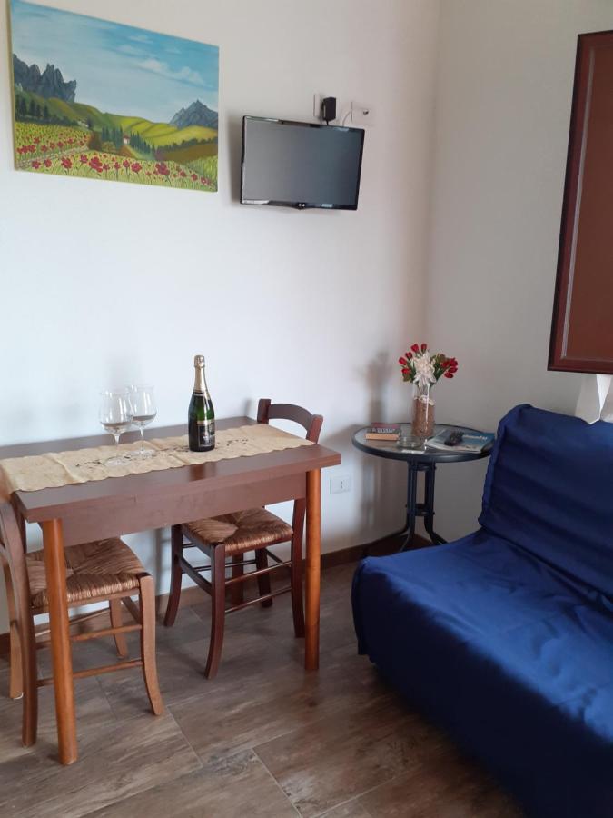Agriturismo Gli Olivastri, Appartamento La Rosa Dei Venti Con Piscina E Solarium , Vista Mare ,Climatizzatore ,Wifi Aglientu Exterior photo